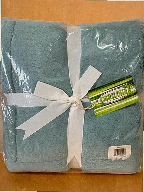 Cariloha Bamboo Blue Blanket + Bamboo White Pillow Case Set